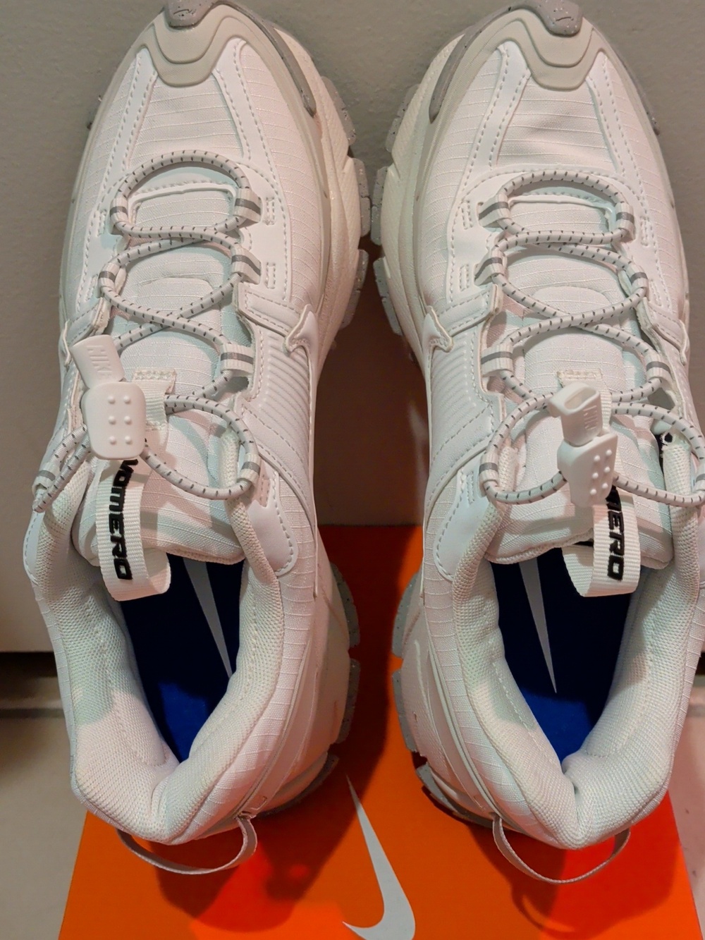 Nike Zoom Vomero Roam White Lace-Toggle Sneakers Size W 7/ M5. 5